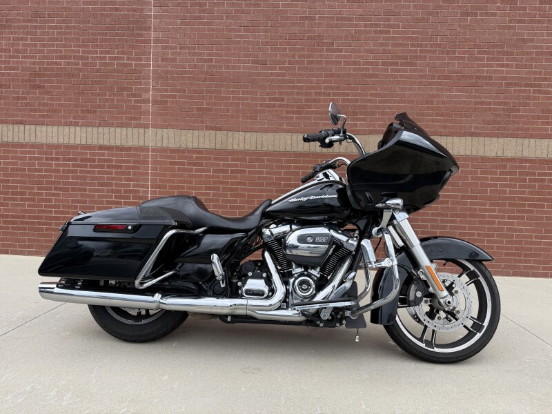 2019 Harley-Davidson® Road Glide® Vivid Black