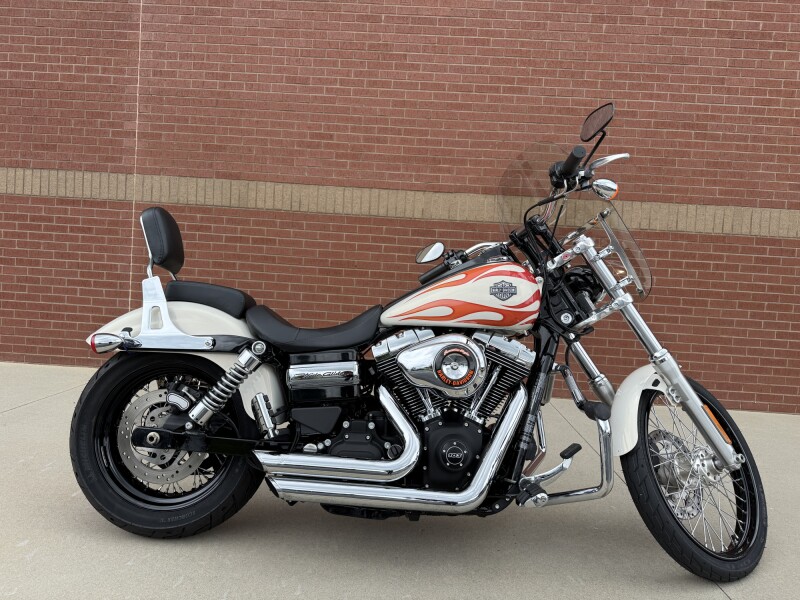 2014 Harley-Davidson® Wide Glide® Two-Tone Morocco Gold Pearl with Flames