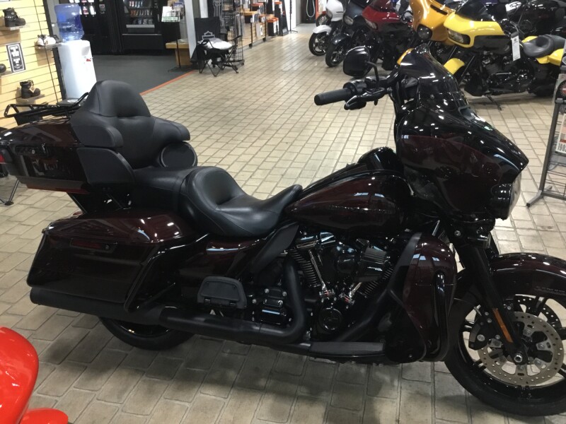 2022 Harley-Davidson® Ultra Limited Midnight Crimson/Vivid Black - Black Finish