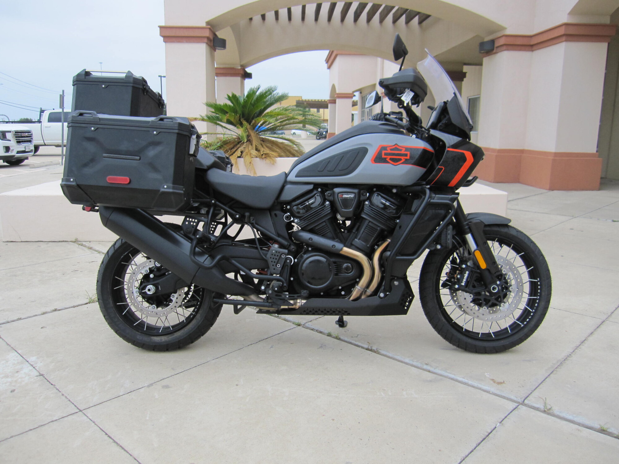 2026 Harley-Davidson® Pan America 1250 Limited DRK BILIARD GRY