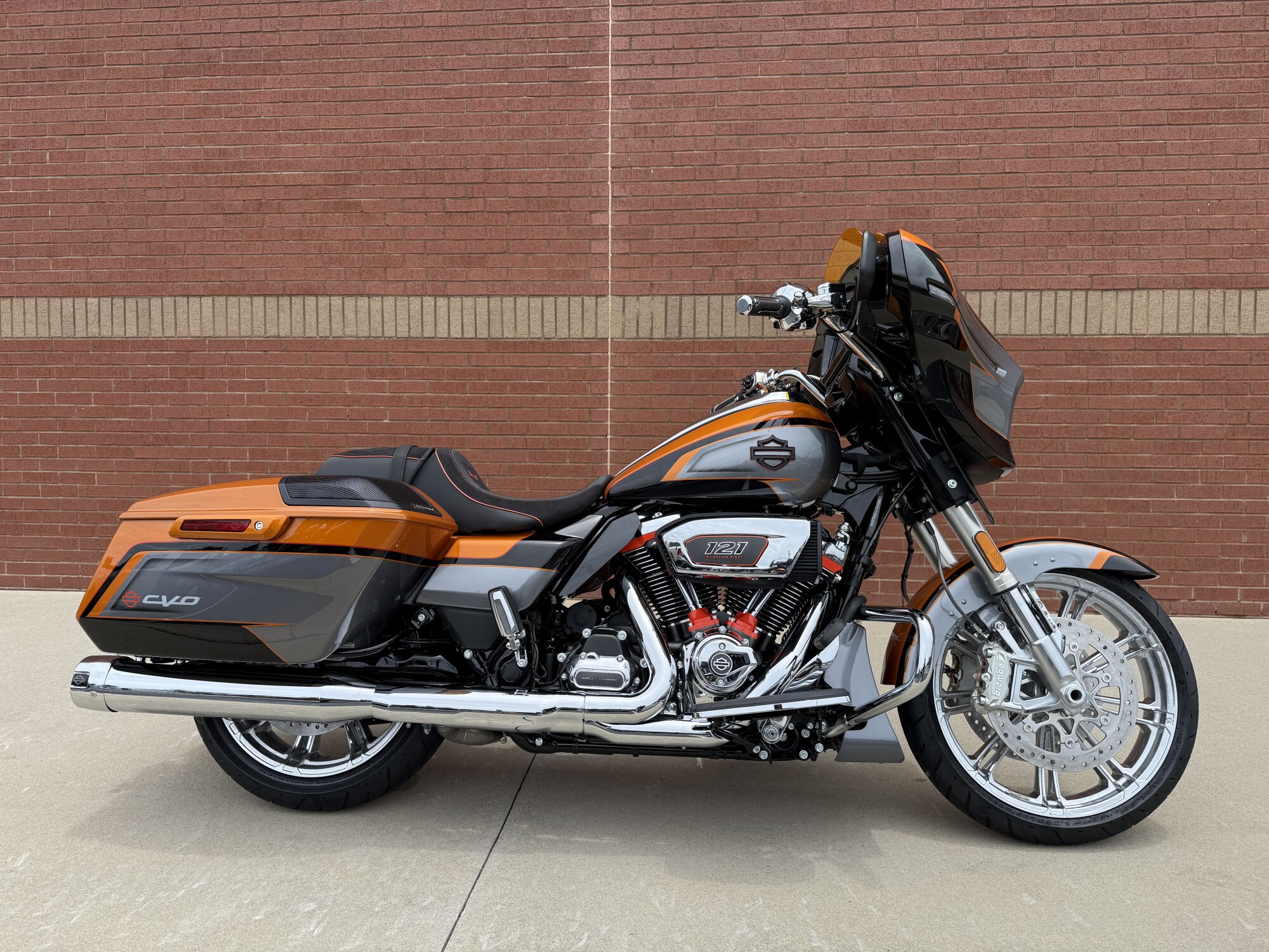 2026 Harley-Davidson® CVO Street Glide Torched Orange CVO Tri-Tone