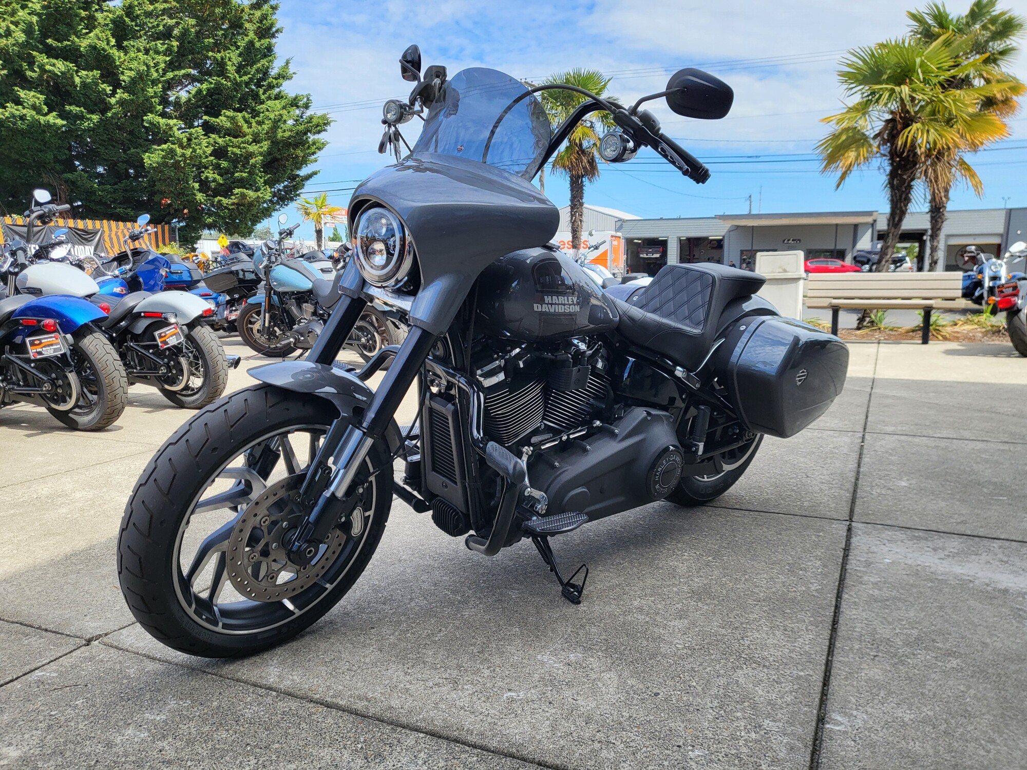 2021 Harley-Davidson® Sport Glide® Gauntlet Gray Metallic