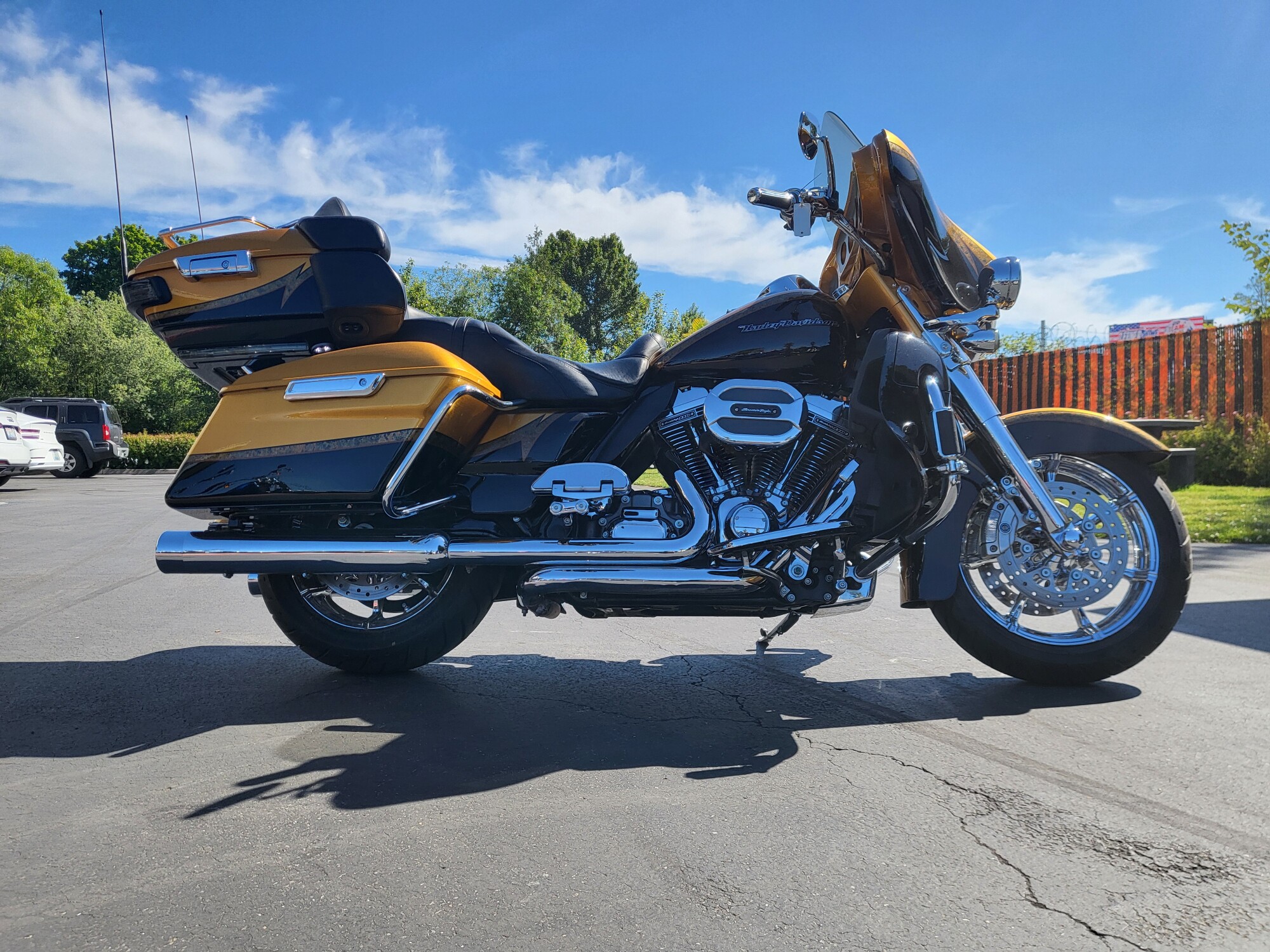 2015 Harley-Davidson® CVO™ Ultra Limited FLHTKSE
