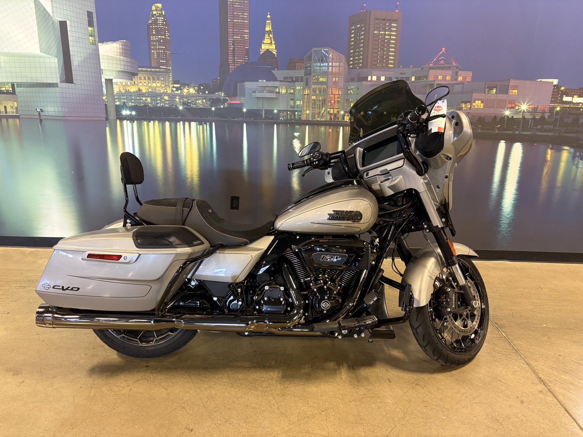 FLHXSE 2023 CVO™ Street Glide®