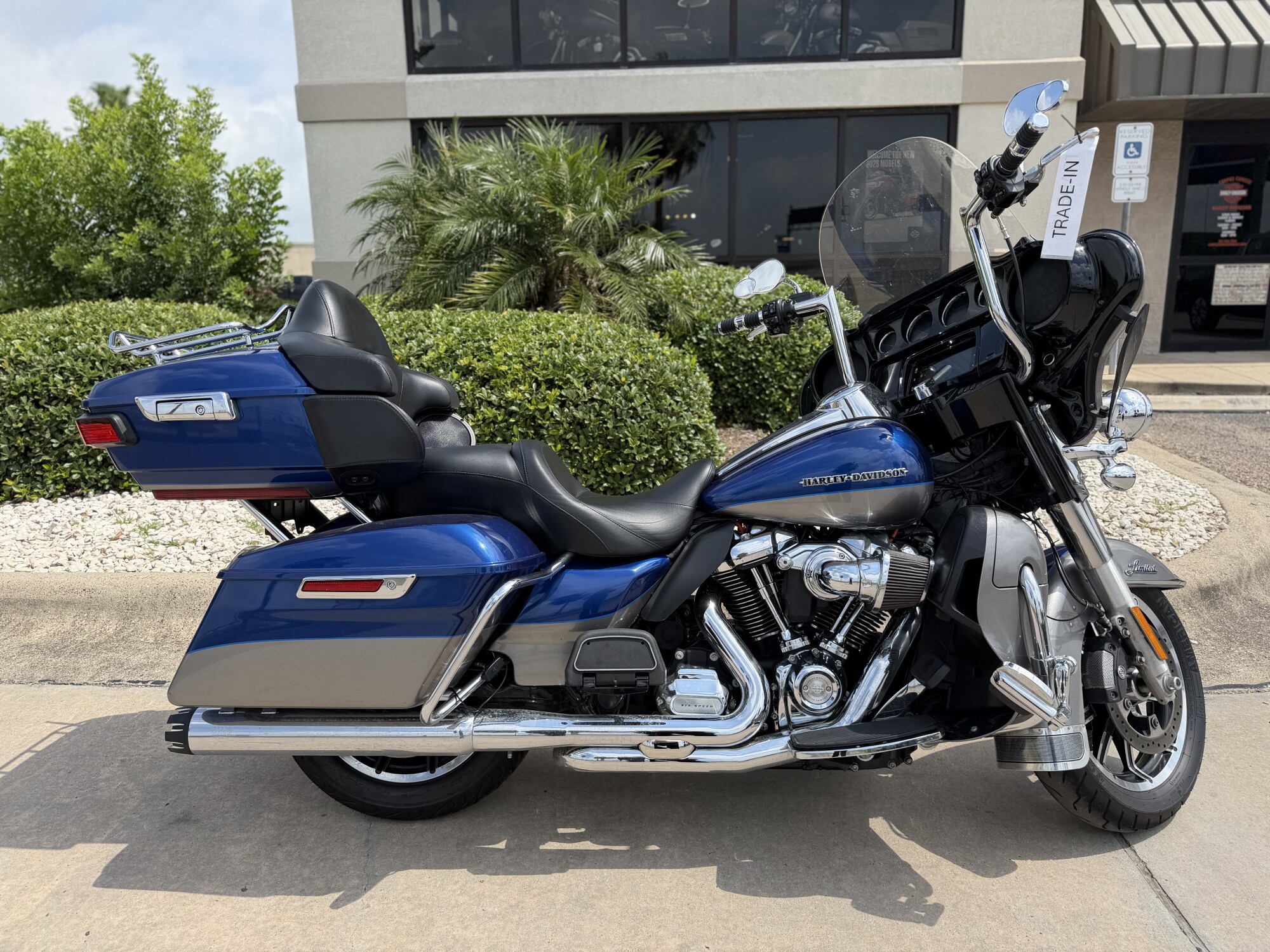 2017 Harley-Davidson® Ultra Limited SUP BLU/BLT SLV W/PINSTRIPE