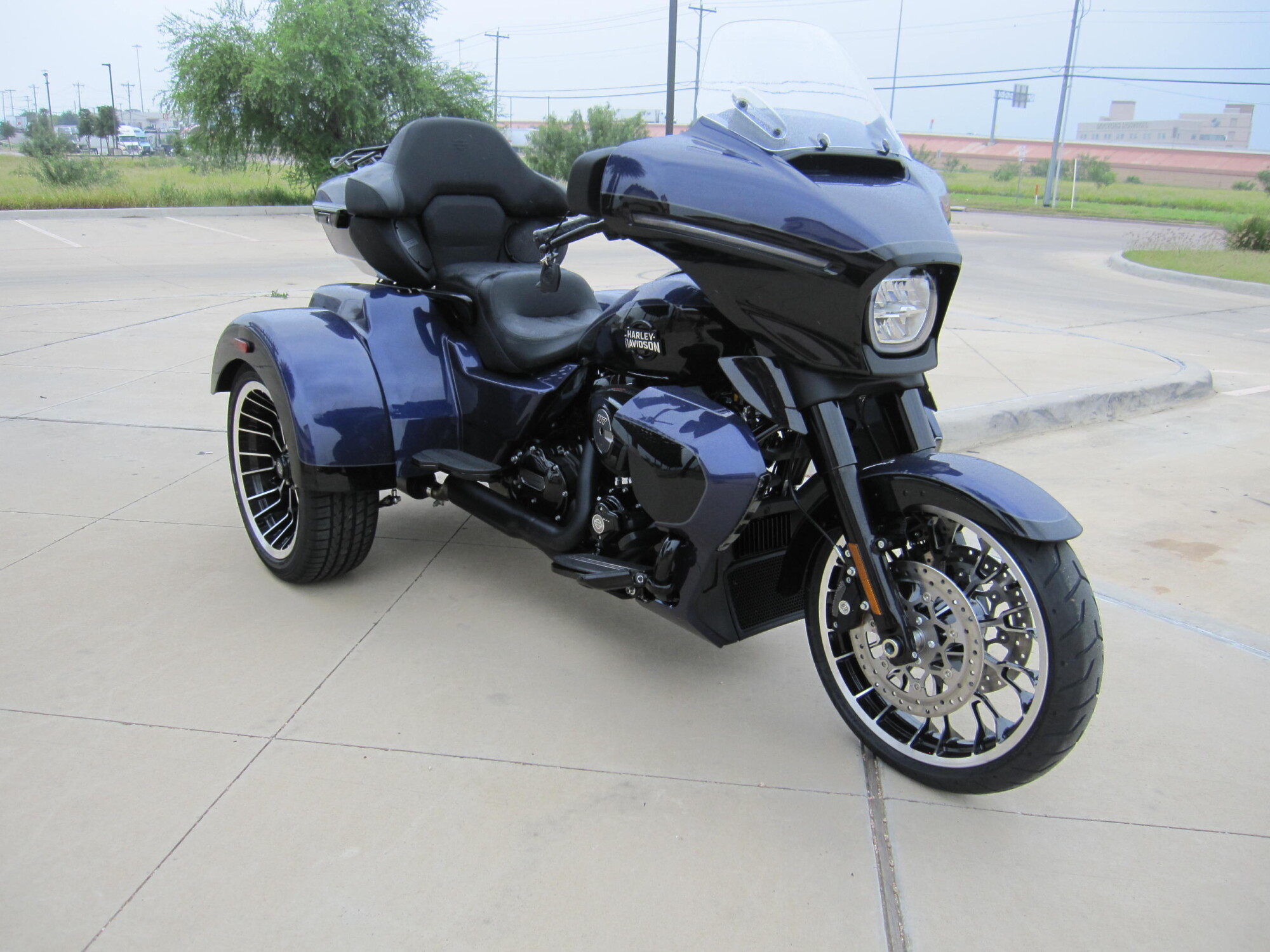 2026 Harley-Davidson® Street Glide 3 Limited Purple Abyss / Vivid Black Chrome Trim