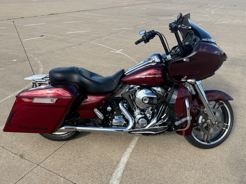 2015 Harley-Davidson® Road Glide® Mysterious Red Sunglo