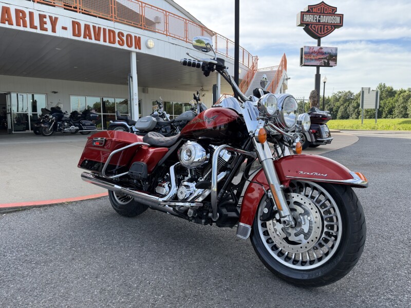 2013 Harley-Davidson® Road King® Two-Tone Candy Orange/Beer Bottle