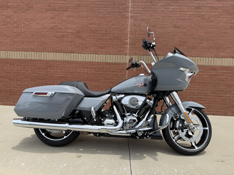 2026 Harley-Davidson® Road Glide® Dark Billiard Gray Chrome Trim