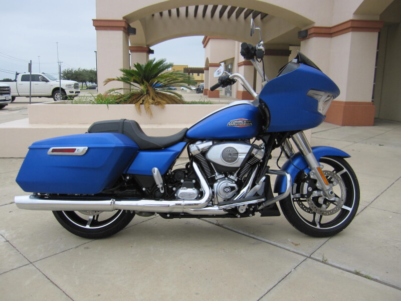 2026 Harley-Davidson® Road Glide® Aurora Blue Denim Chrome Trim