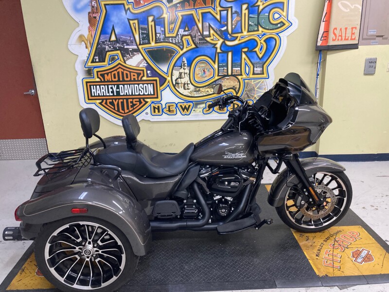 2023 Harley-Davidson® Road Glide® 3 Gray Haze - Black Finish FLTRT