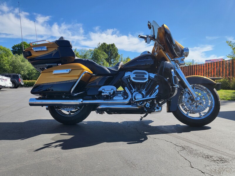 2015 Harley-Davidson® CVO™ Ultra Limited FLHTKSE
