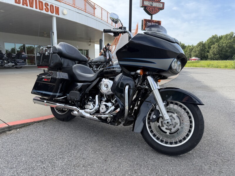 2013 Harley-Davidson® Road Glide® Ultra Midnight Pearl