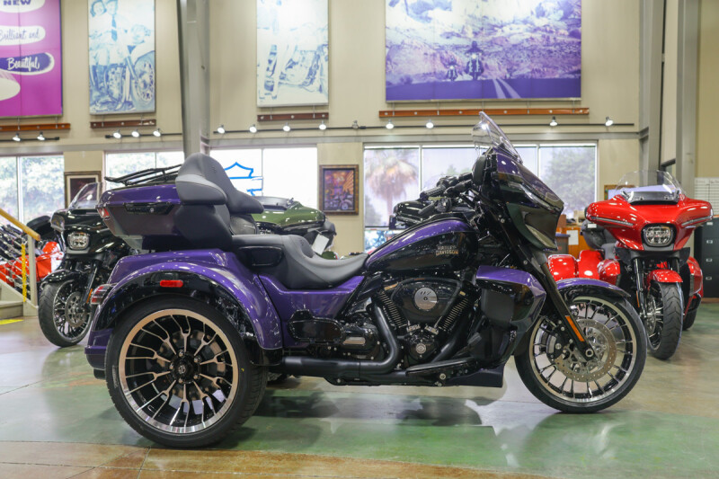 2026 Harley-Davidson® Street Glide 3 Limited Purple Abyss / Vivid Black Black Trim