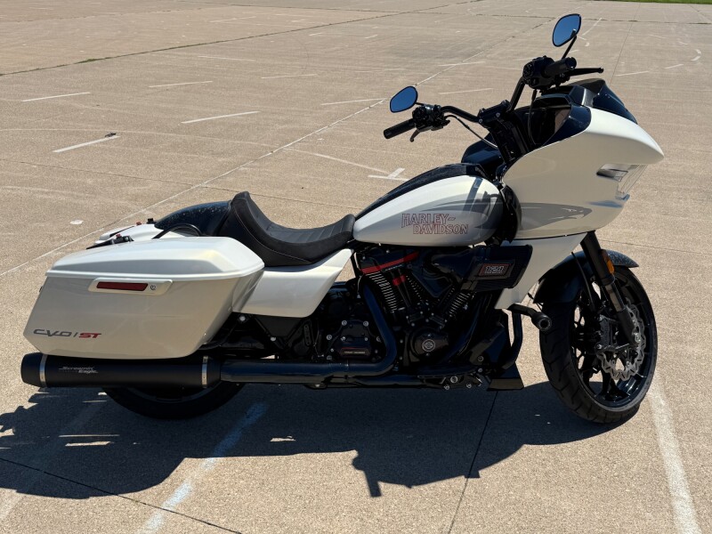 2024 Harley-Davidson® CVO™ Road Glide® ST Golden White Pearl