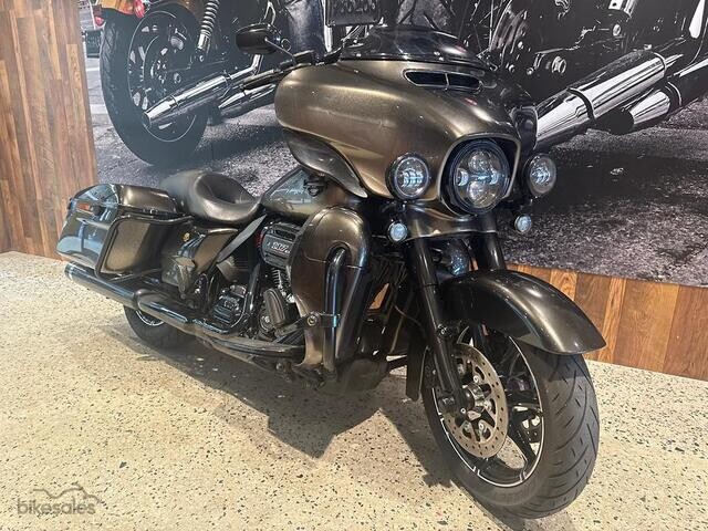 Harley-Davidson® CVO™ Limited 2017 FLHTKSE
