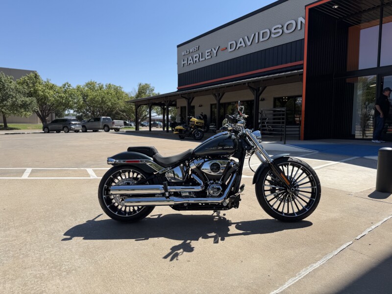 2026 Harley-Davidson® Breakout® Iron Horse Metallic Chrome Trim