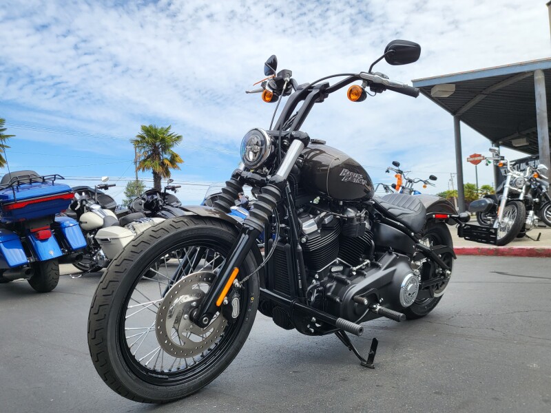 2020 Harley-Davidson® Street Bob® River Rock Gray