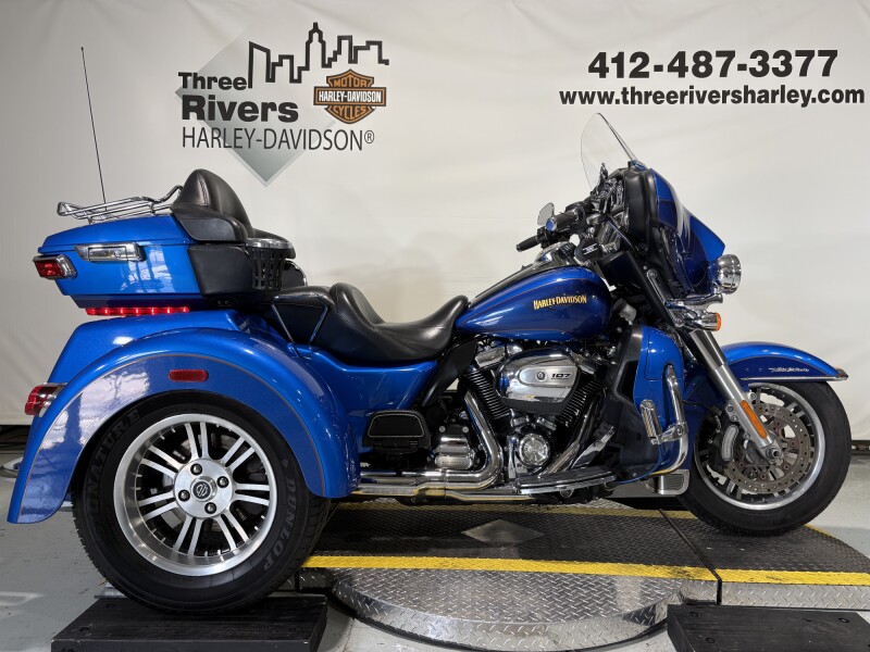 2017 Harley-Davidson® Tri Glide® Ultra Custom Colour Bonneville Blue/Fathom Blue
