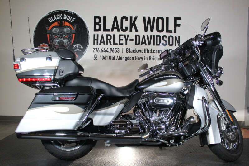 2013 CVO™ Ultra Classic® Electra Glide® FLHTCUSE8 