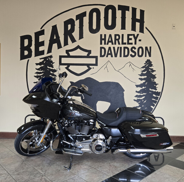 2026 Harley-Davidson® Road Glide® Midnight Ember Chrome Trim