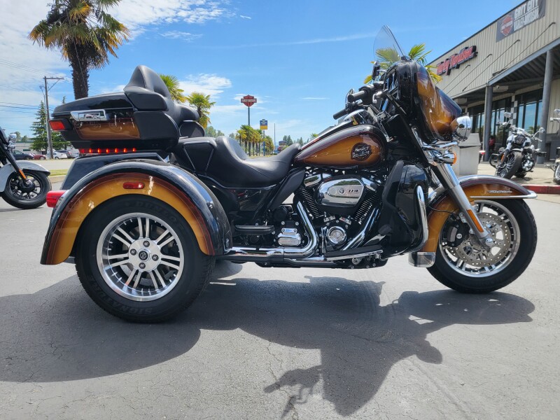 2024 Harley-Davidson® Tri Glide® Ultra Tobacco Fade