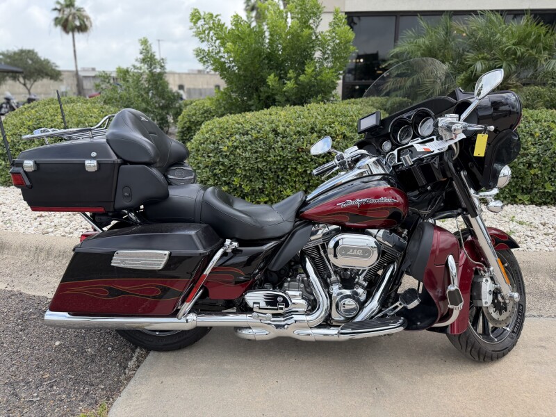 2011 Harley-Davidson® CVO™ Ultra Classic® Electra Glide® BLK EBR/RIO RED