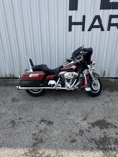 2006 Harley-Davidson® Electra Glide® Ultra Classic® Fire Red Pearl/Vivid Black