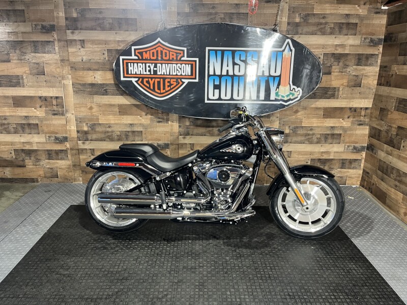 2026 Harley-Davidson® Fat Boy® Vivid Black Chrome Trim