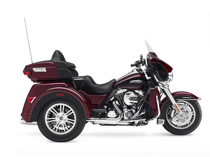 Harley-Davidson® Tri Glide® Ultra 2015 FLHTCUTG U897-15 Mysterious Red Sunglo/Blackened Cayenne Sung