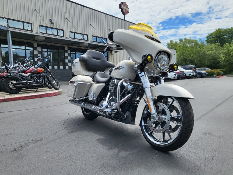 2022 Harley-Davidson® Street Glide® White Sand Pearl