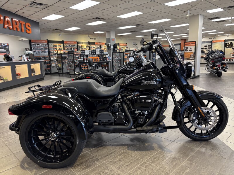 2025 Harley-Davidson® Freewheeler™ Vivid Black