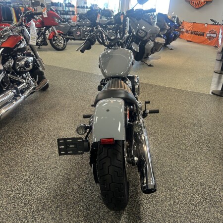 2026 Harley-Davidson® FXBB Street Bob™ Solo thumb 2