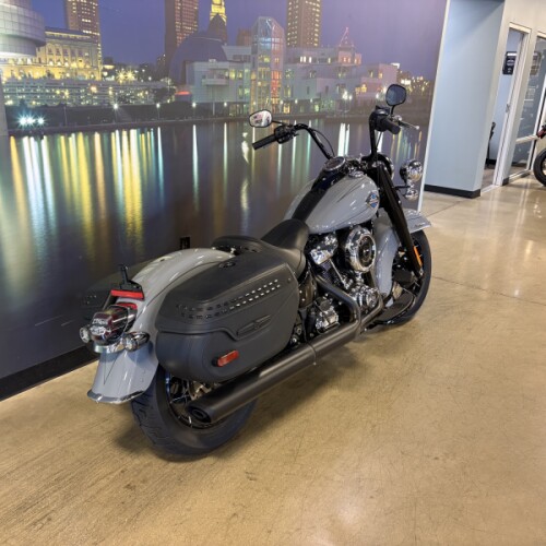 2026 Harley-Davidson® Heritage Classic FLHC thumb 0