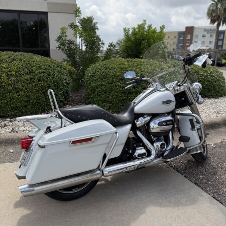 2020 Harley-Davidson® Road King® STNWSHD WHT PRL thumb 3