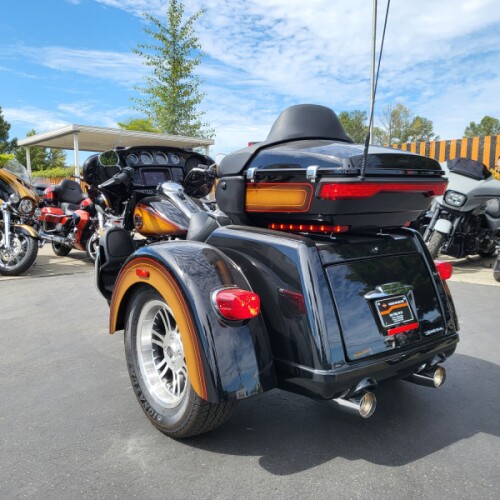 2024 Harley-Davidson® Tri Glide® Ultra Tobacco Fade thumb 2