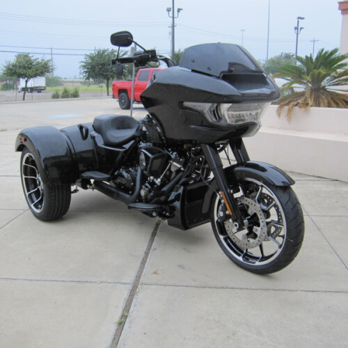 2026 Harley-Davidson® Road Glide 3 Vivid Black thumb 3