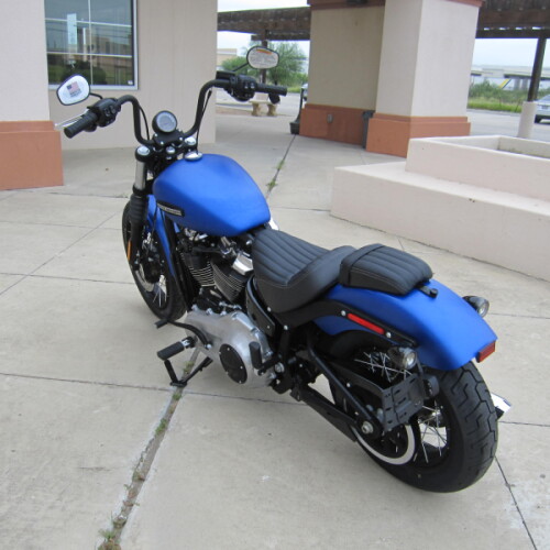2026 Harley-Davidson® Street Bob® Aurora Blue Denim Chrome Cast Wheels thumb 0