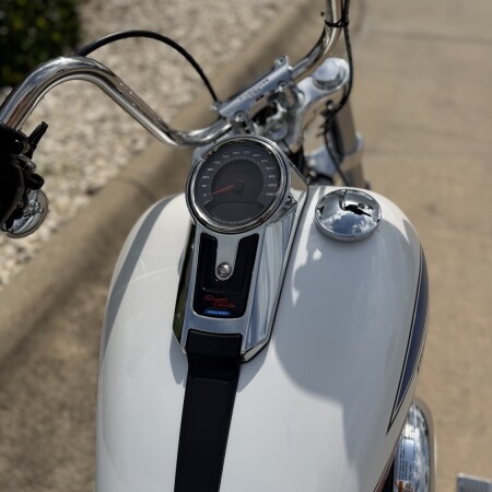 2026 Harley-Davidson® Super Glide® White Onyx Pearl thumb 0