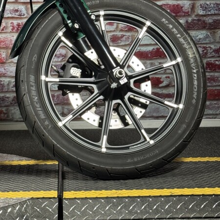 XL 883N 2021 Iron 883™ thumb 1