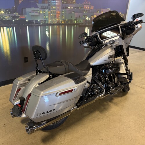 FLHXSE 2023 CVO™ Street Glide® thumb 0