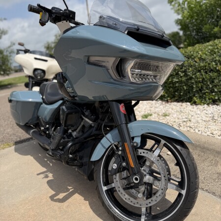 2024 Harley-Davidson® Road Glide® Sharkskin Blue - Black Finish thumb 2