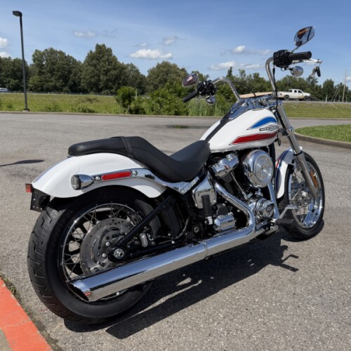 2026 Harley-Davidson® Super Glide® White Onyx Pearl thumb 1