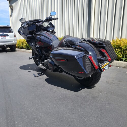 2024 Harley-Davidson® CVO™ Road Glide® ST FLTRXSTSE thumb 3