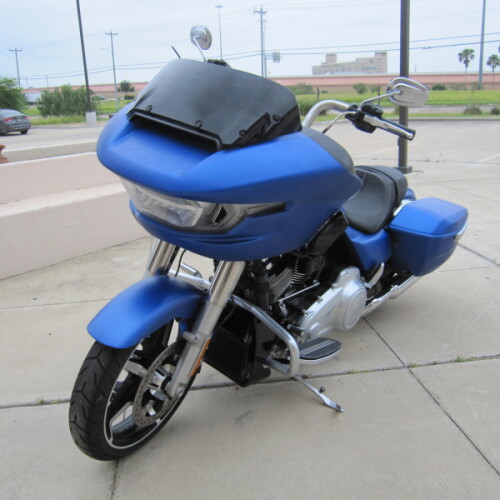 2026 Harley-Davidson® Road Glide® Aurora Blue Denim Chrome Trim thumb 2