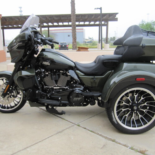 2026 Harley-Davidson® Street Glide 3 Limited OLIV STL MTL/BLK W/ PINSTRI thumb 1