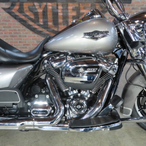2017 Harley-Davidson® Road King® FLHR thumb 3