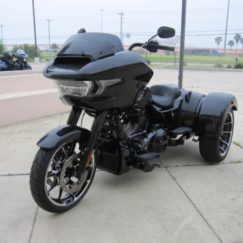 2026 Harley-Davidson® Road Glide 3 Vivid Black thumb 2