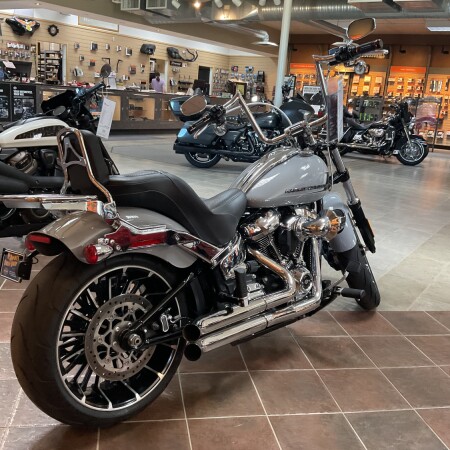 2024 Harley-Davidson® Breakout® 117 Billiard Gray thumb 3
