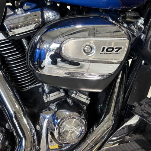 2017 Harley-Davidson® Tri Glide® Ultra Custom Colour Bonneville Blue/Fathom Blue thumb 1